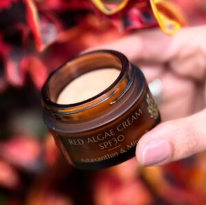 קרם הגנה מינרלי לפנים עם האצה אדומה