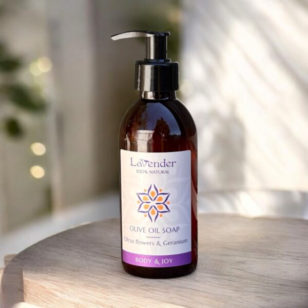 סבון נוזלי טבעי משמן זית עם ניחוח פרחי הדר מומלץ