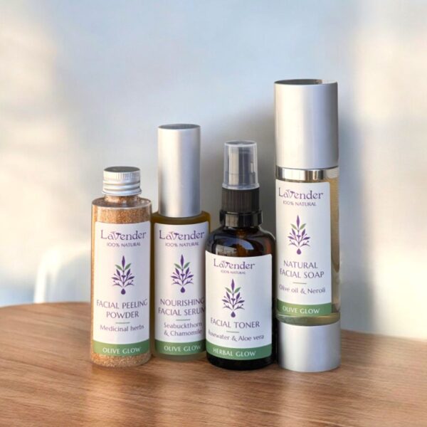 סט מוצרים 100% טבעיים לטיפוח העור עם סבון פנים, טונר טבעי, פילינג טבעי וסרום להזנה