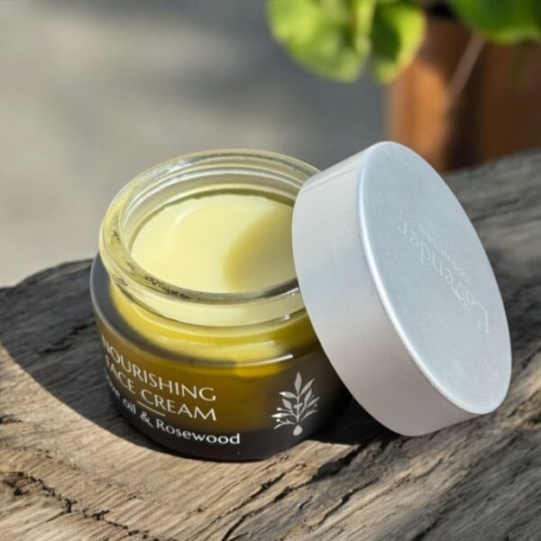 קרם פנים טבעי מזין עם שמן זית