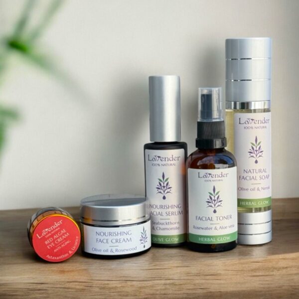 מארז טיפוח מזין לעור הפנים טבעי מנקה בעדינות ומזין את העור