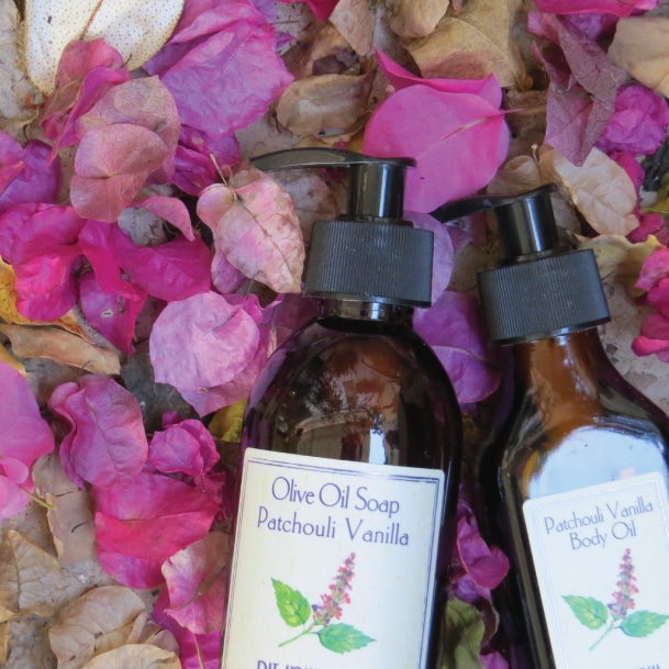 סבון משמן זית פצ'ולי וניל ומי פנים - זווית נוספת